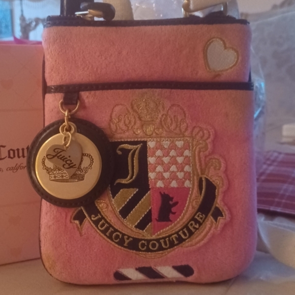 Juicy Couture Handbags - 👑JUICY COUTURE Y2K Powder Pink Velour Crossbody Purse